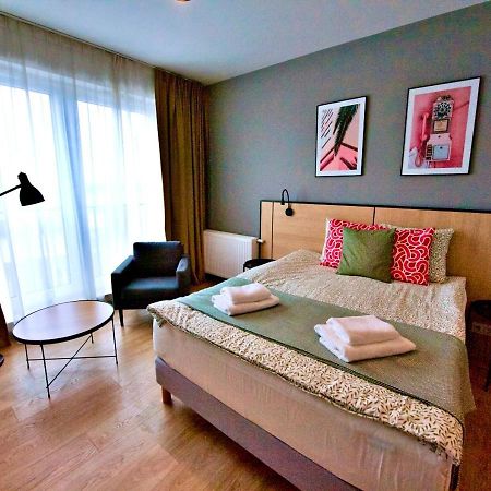 Bk Aparthotel Praga - National Stadium - Comfortable Apartment For 4 People ワルシャワ エクステリア 写真