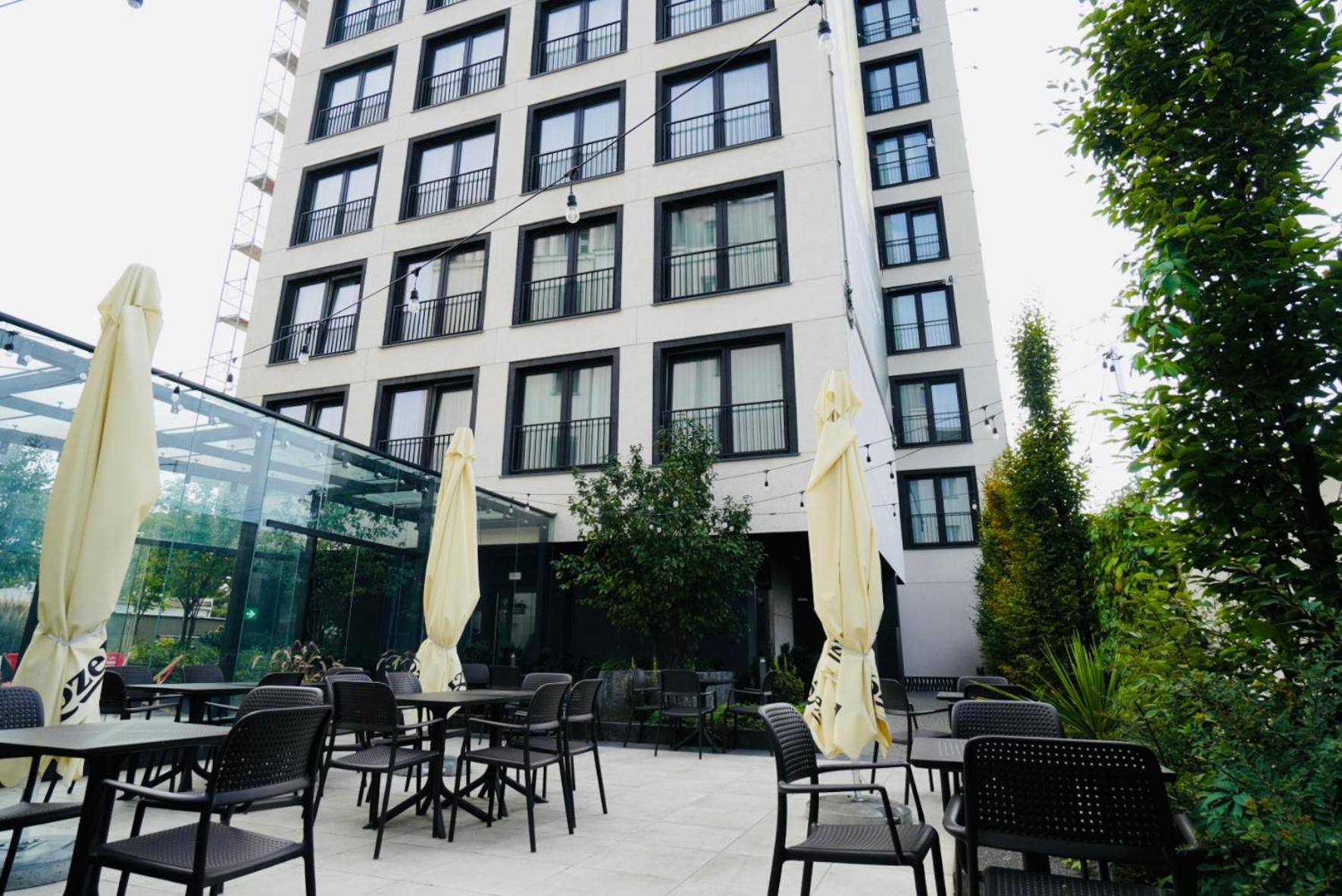 Bk Aparthotel Praga - National Stadium - Comfortable Apartment For 4 People ワルシャワ エクステリア 写真