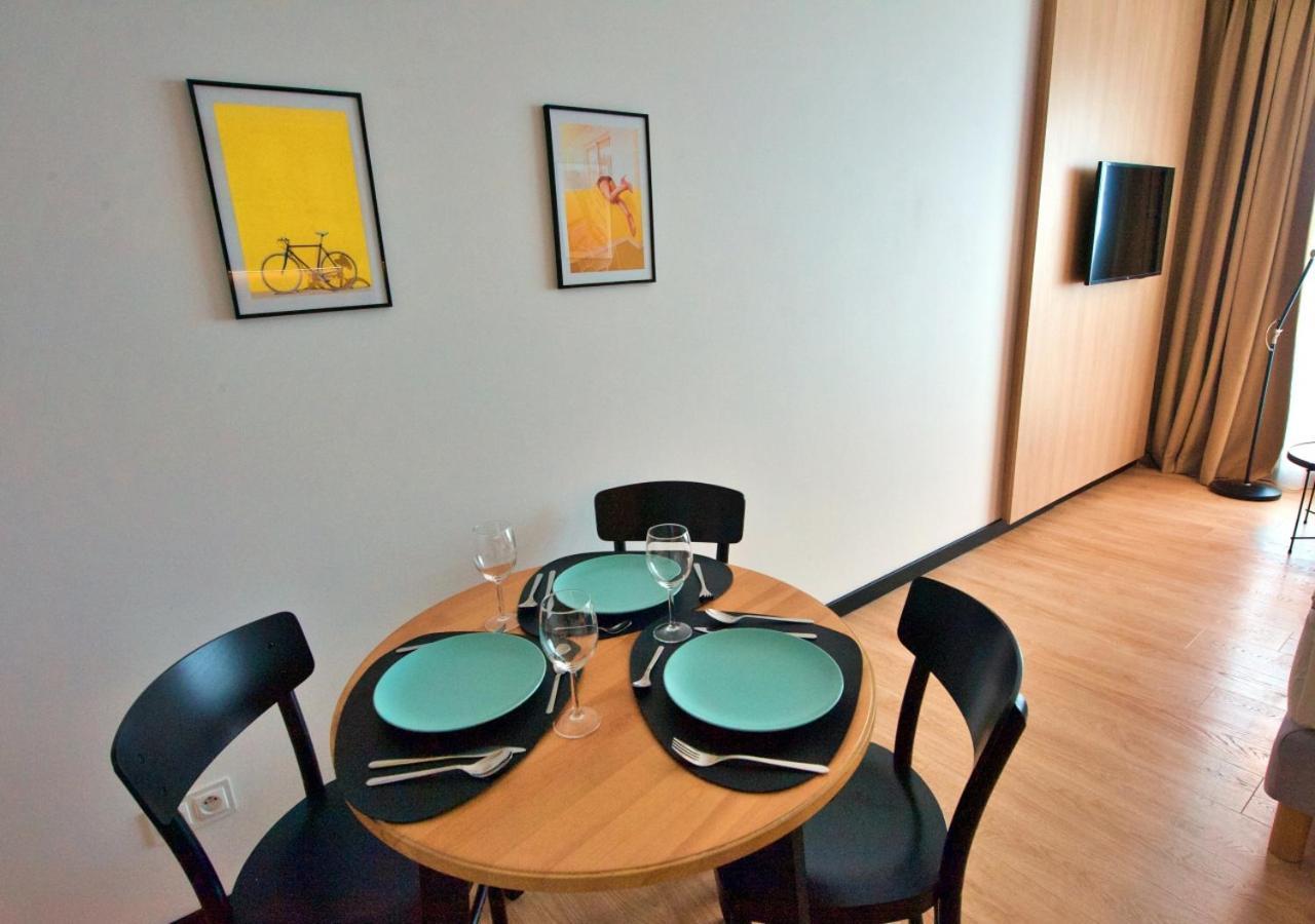 Bk Aparthotel Praga - National Stadium - Comfortable Apartment For 4 People ワルシャワ エクステリア 写真