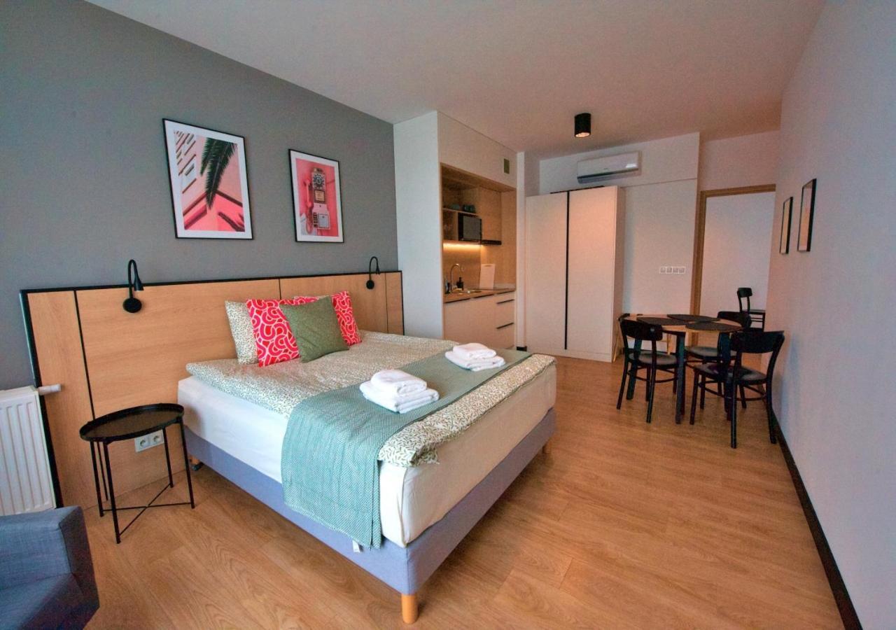 Bk Aparthotel Praga - National Stadium - Comfortable Apartment For 4 People ワルシャワ エクステリア 写真