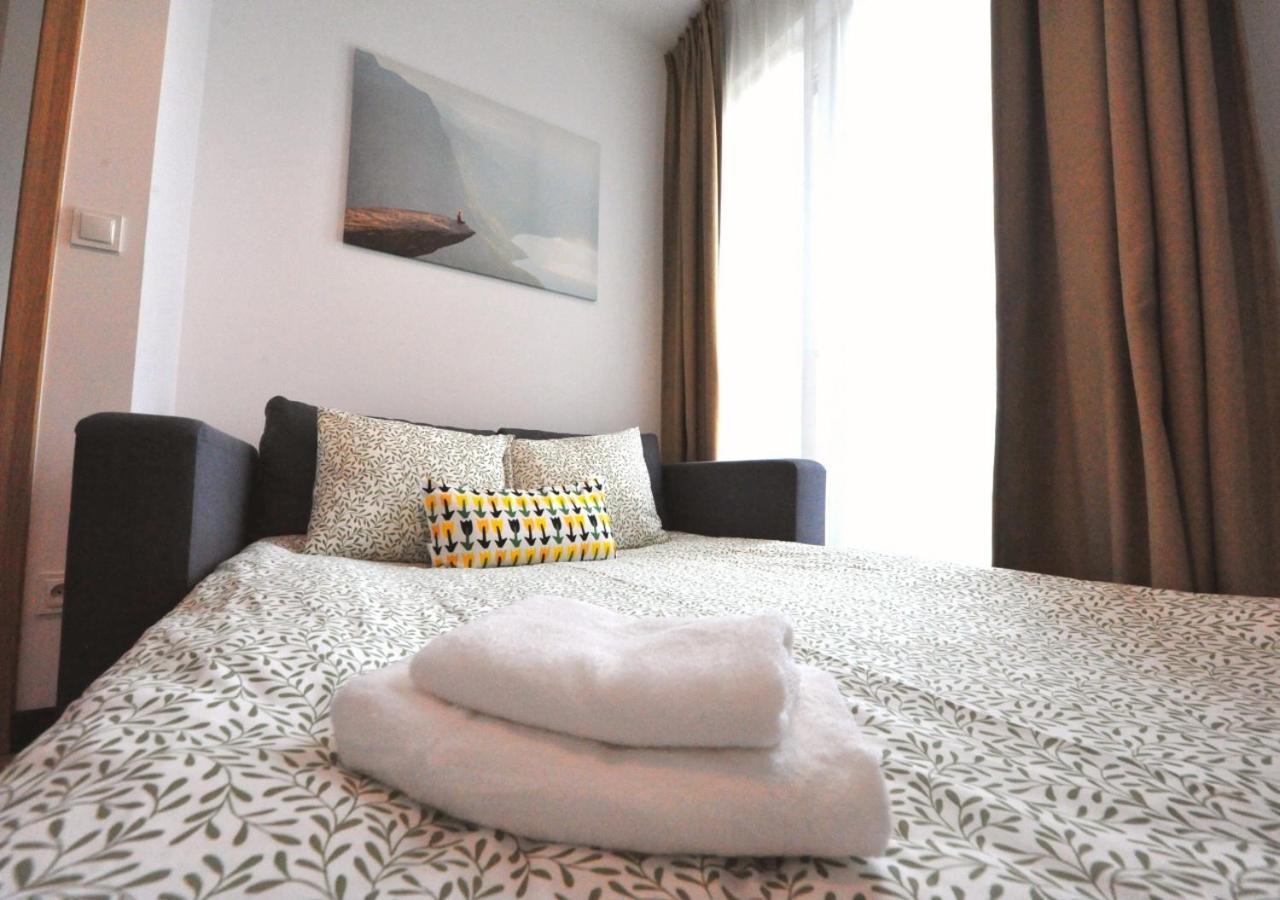 Bk Aparthotel Praga - National Stadium - Comfortable Apartment For 4 People ワルシャワ エクステリア 写真