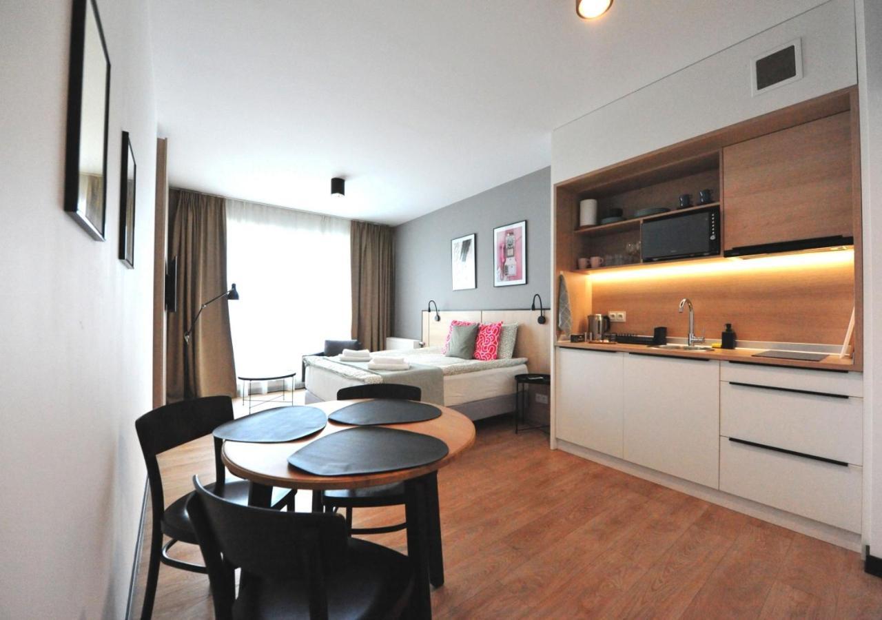 Bk Aparthotel Praga - National Stadium - Comfortable Apartment For 4 People ワルシャワ エクステリア 写真