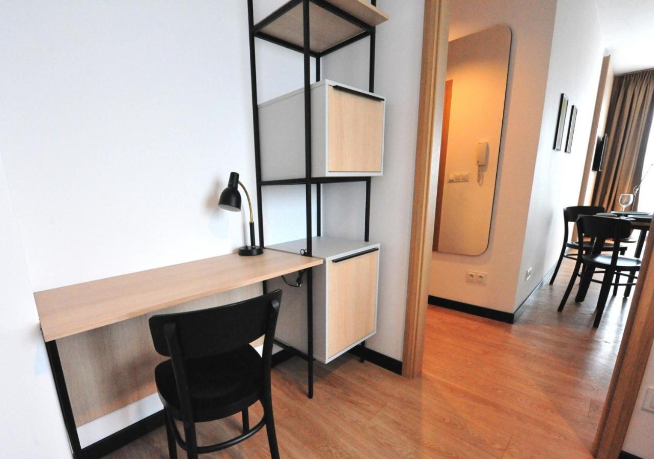 Bk Aparthotel Praga - National Stadium - Comfortable Apartment For 4 People ワルシャワ エクステリア 写真