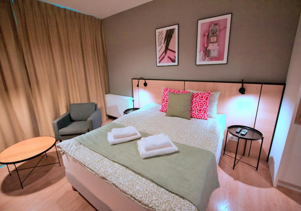 Bk Aparthotel Praga - National Stadium - Comfortable Apartment For 4 People ワルシャワ エクステリア 写真