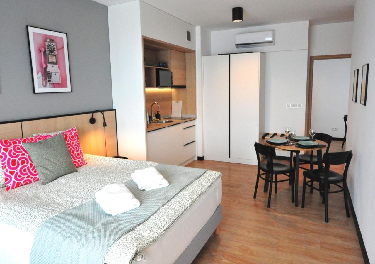 Bk Aparthotel Praga - National Stadium - Comfortable Apartment For 4 People ワルシャワ エクステリア 写真